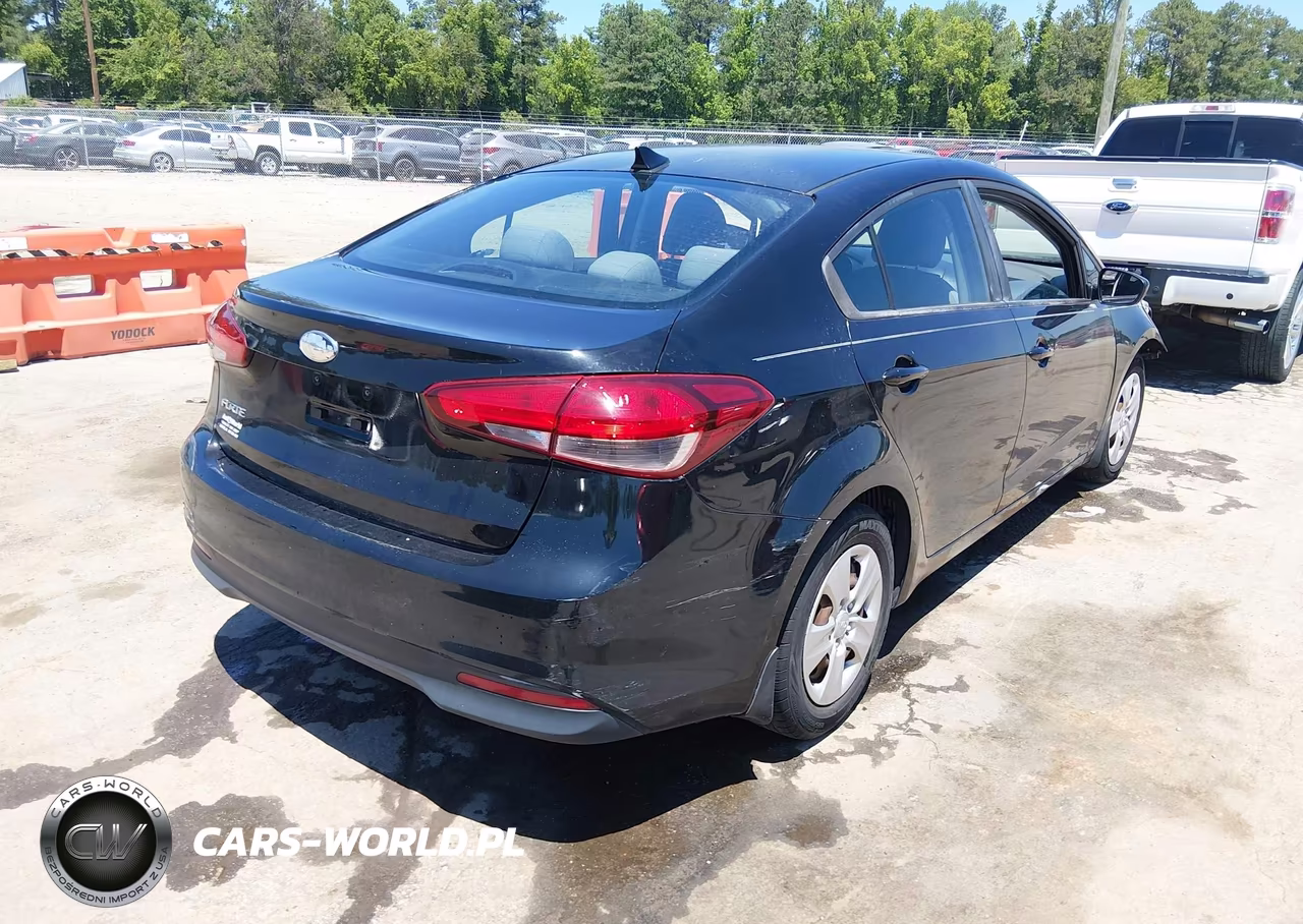 2017 Kia Forte Lx VIN:3KPFL4A7XHE054395 - 4