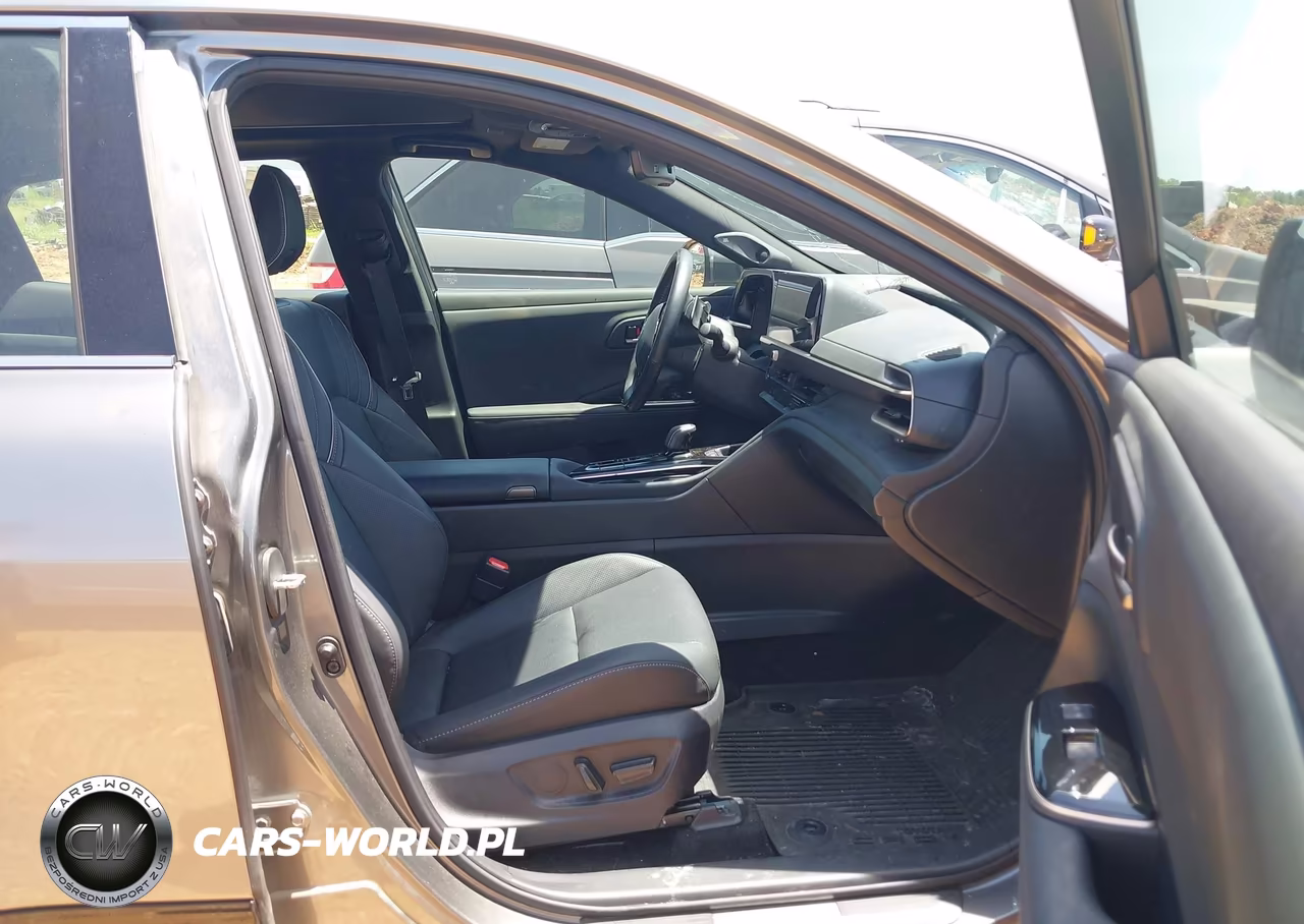 2024 Toyota Crown Platinum VIN:JTDAFAAF7R3005770 - 5