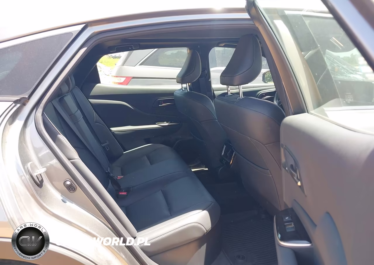 2024 Toyota Crown Platinum VIN:JTDAFAAF7R3005770 - 8