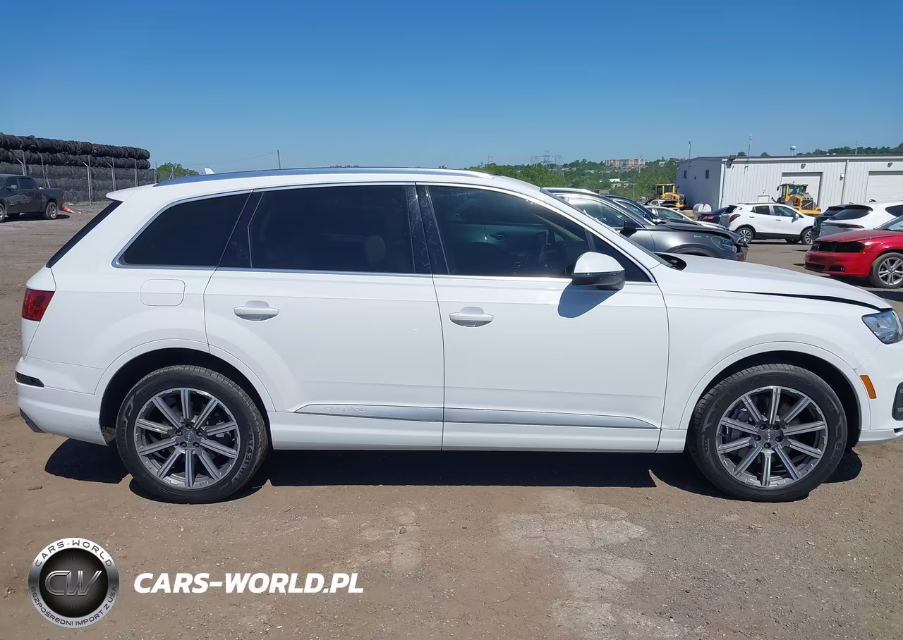2018 Audi Q7 3.0T Premium VIN:WA1VAAF75JD026529 - 14