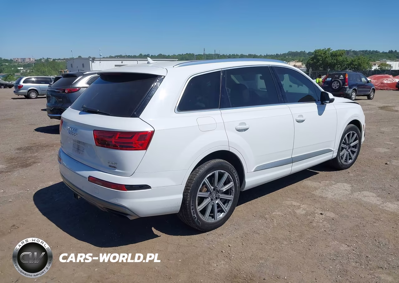 2018 Audi Q7 3.0T Premium VIN:WA1VAAF75JD026529 - 4