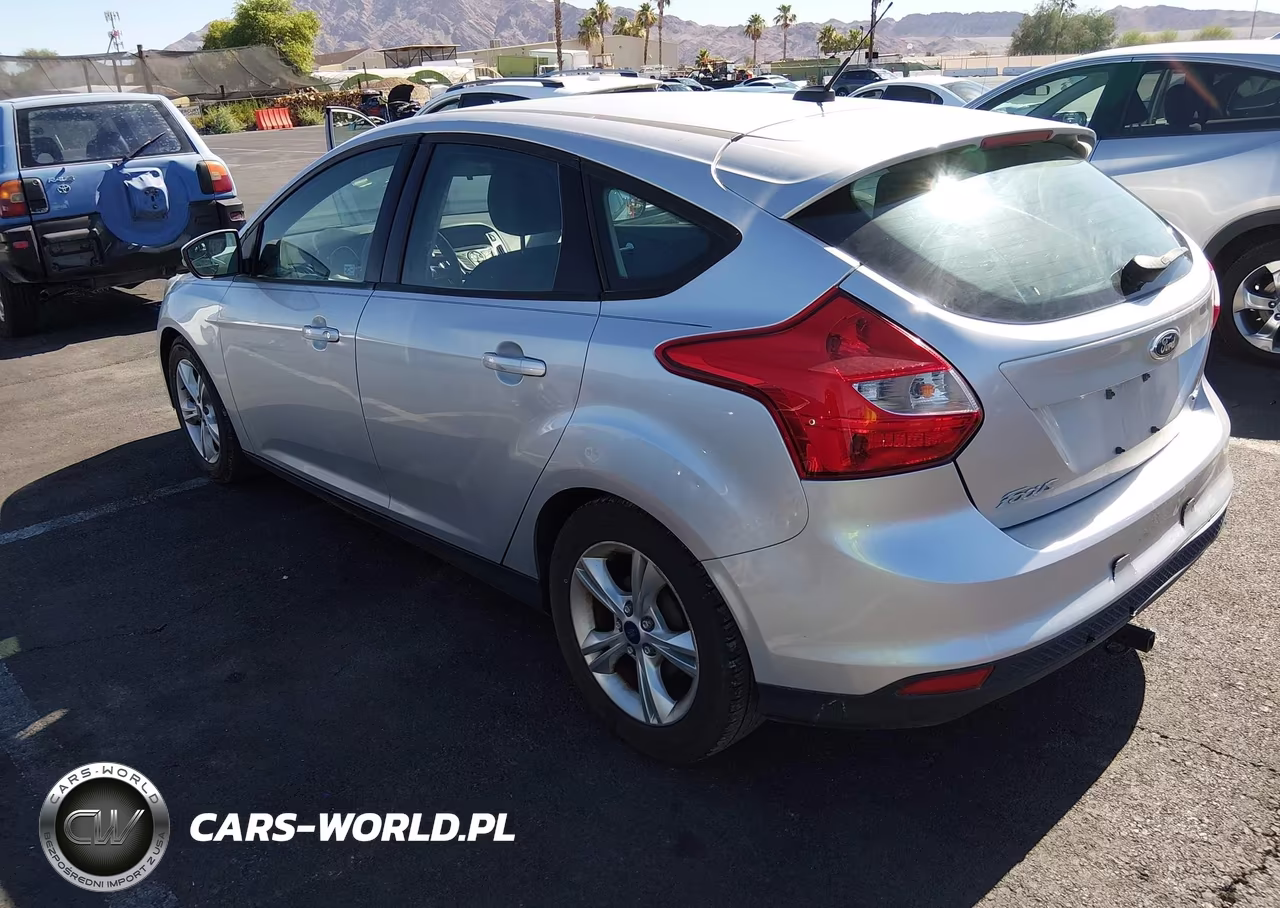 2014 Ford Focus Se VIN:1FADP3K23EL112347 - 3