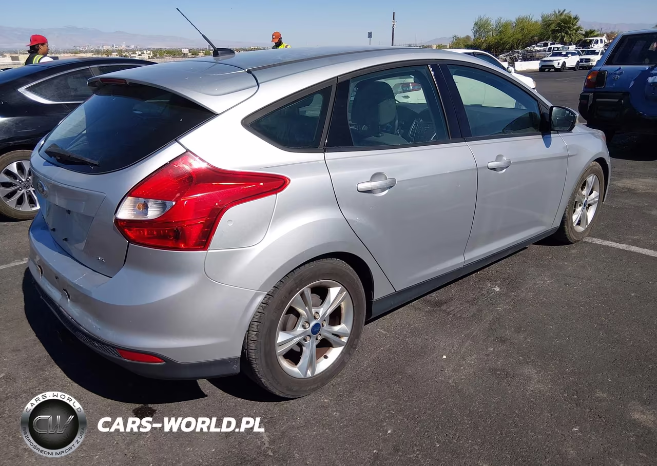 2014 Ford Focus Se VIN:1FADP3K23EL112347 - 4