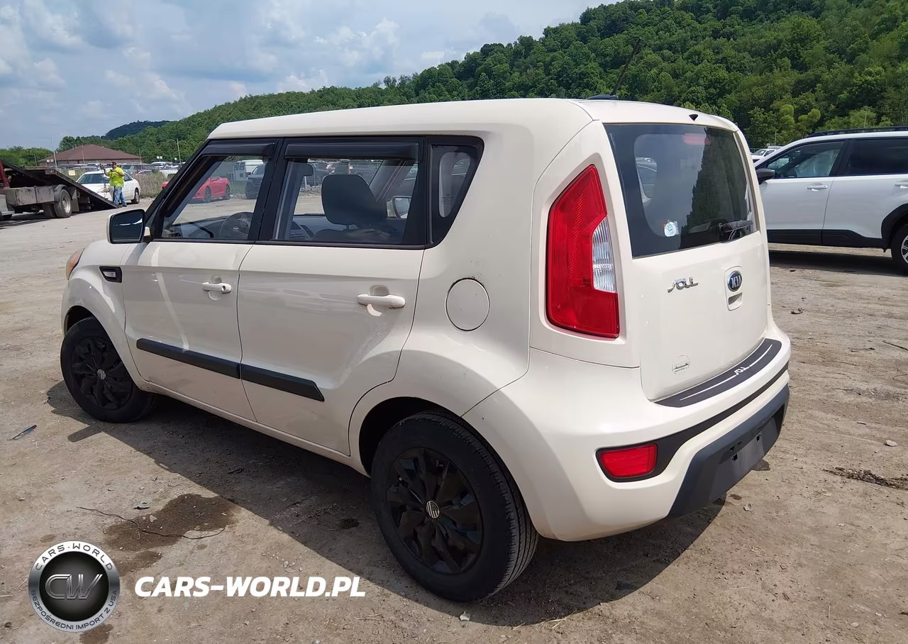 2013 Kia Soul VIN:KNDJT2A52D7582780 - 3