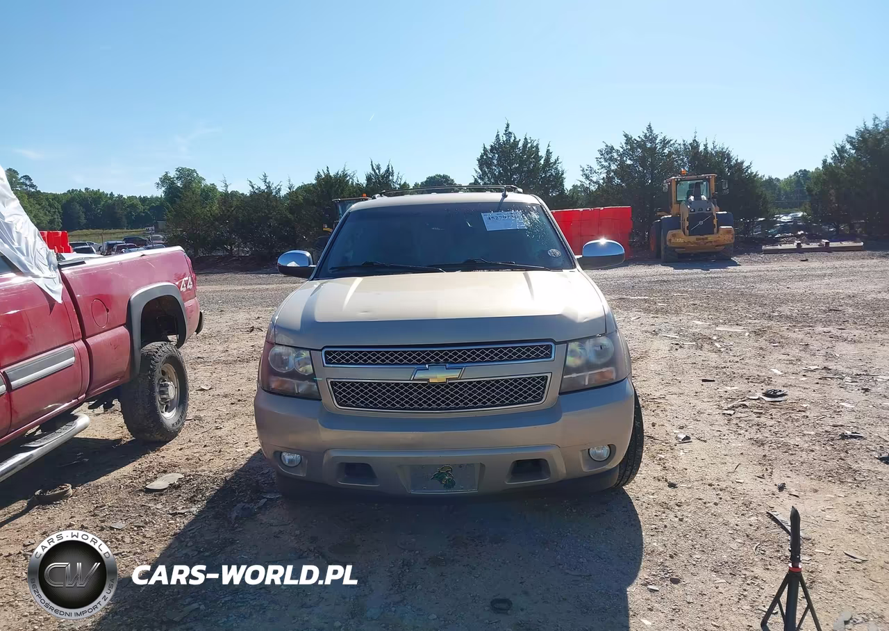 2011 Chevrolet Tahoe Ltz VIN:1GNSCCE04BR142836 - 12