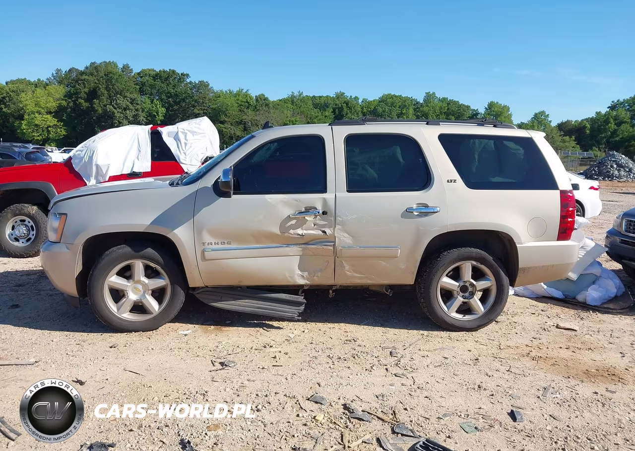 2011 Chevrolet Tahoe Ltz VIN:1GNSCCE04BR142836 - 14