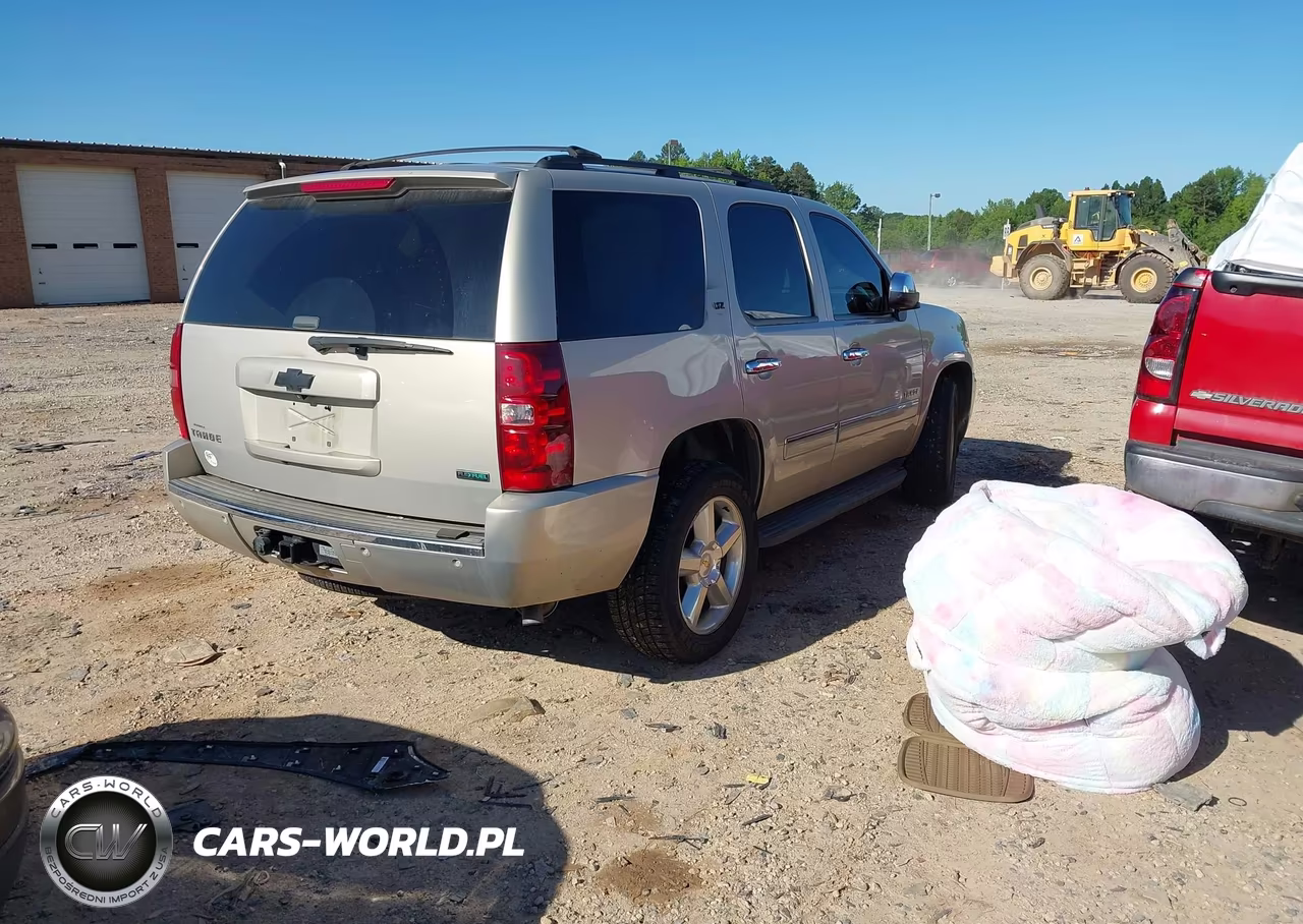 2011 Chevrolet Tahoe Ltz VIN:1GNSCCE04BR142836 - 4