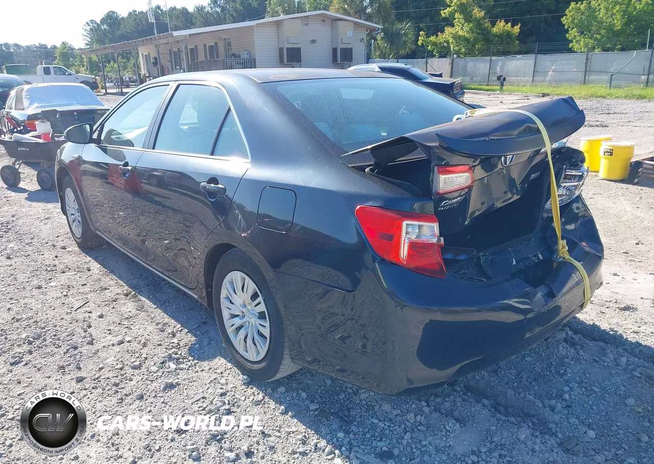 2013 Toyota Camry Hybrid Le VIN:4T1BD1FK1DU083413 - 3