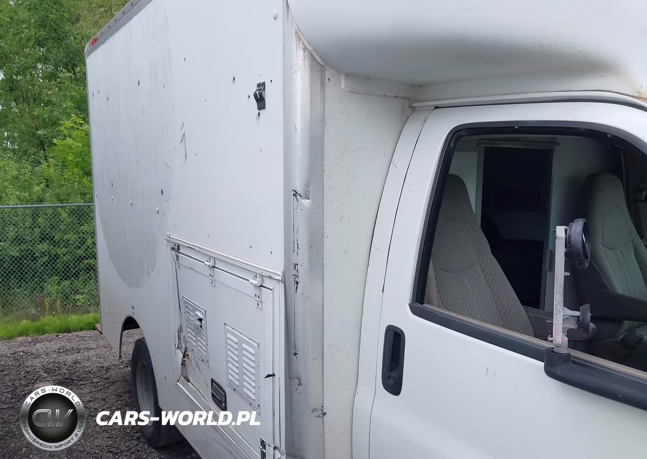 2008 Chevrolet Express Cutaway Work Van VIN:1GBJG31K381106454 - 13