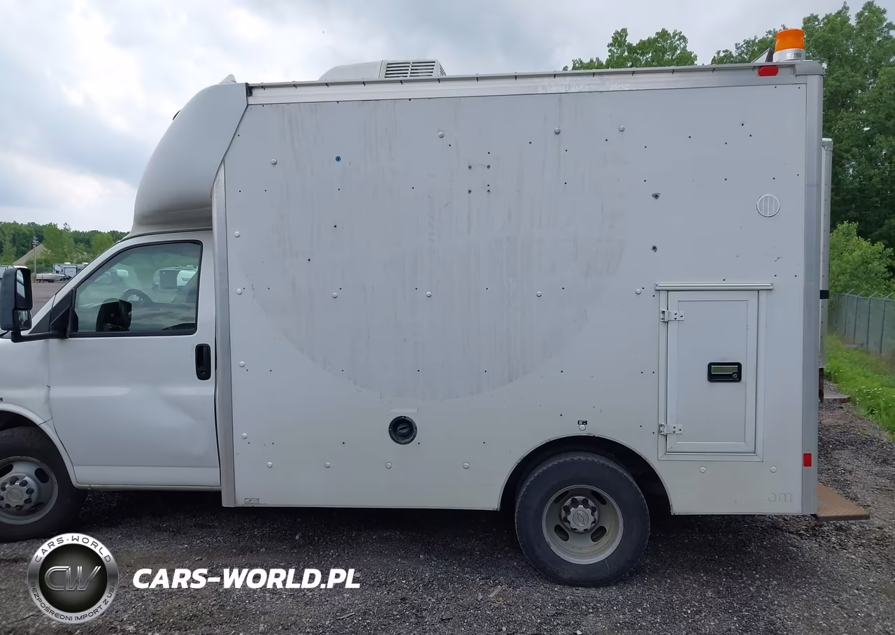 2008 Chevrolet Express Cutaway Work Van VIN:1GBJG31K381106454 - 14