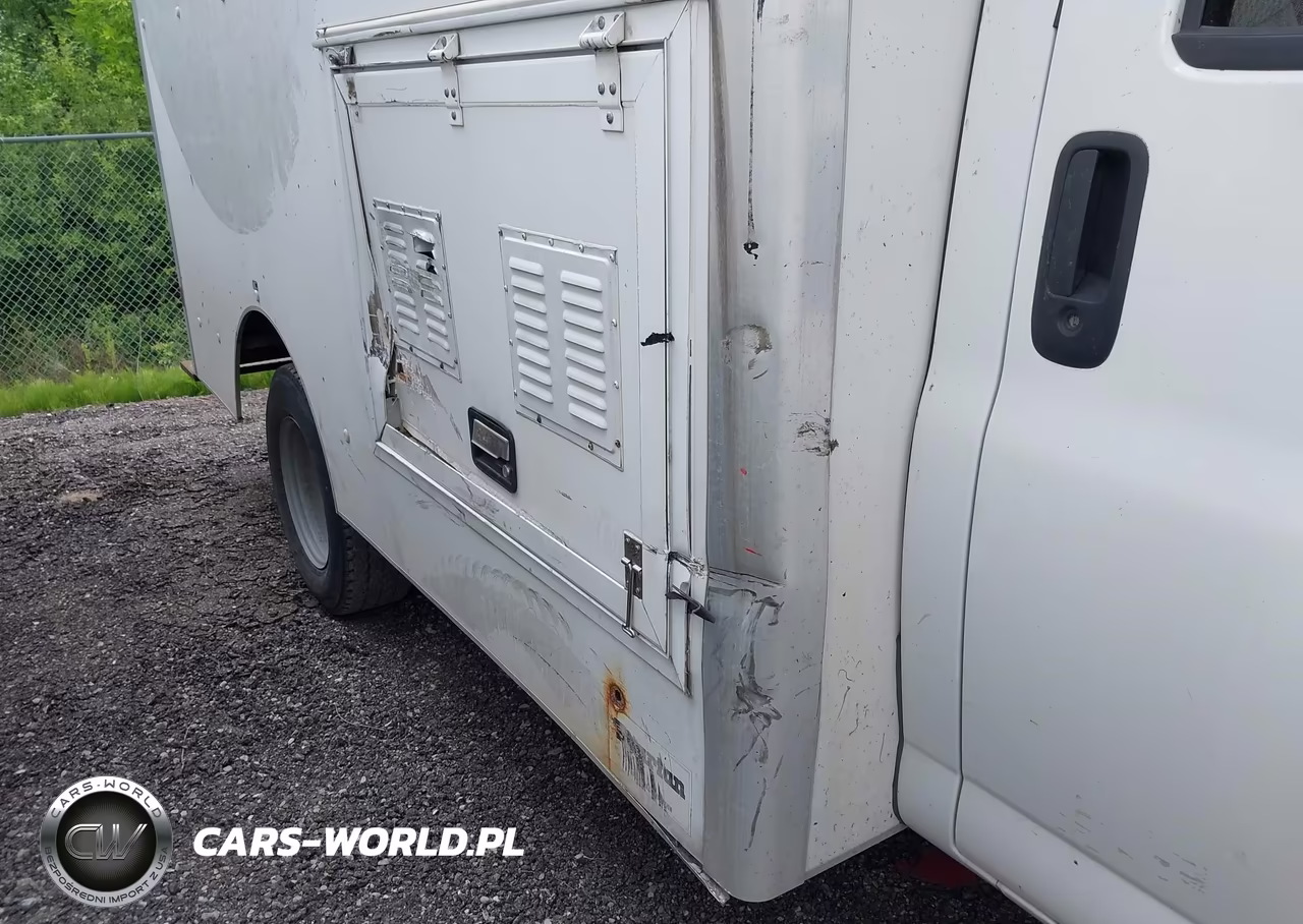 2008 Chevrolet Express Cutaway Work Van VIN:1GBJG31K381106454 - 17