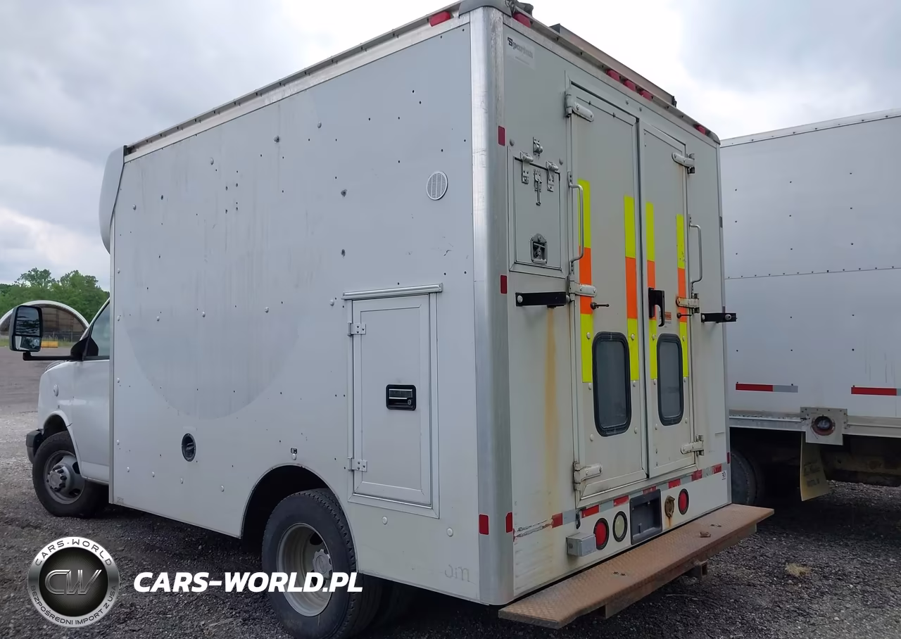 2008 Chevrolet Express Cutaway Work Van VIN:1GBJG31K381106454 - 3