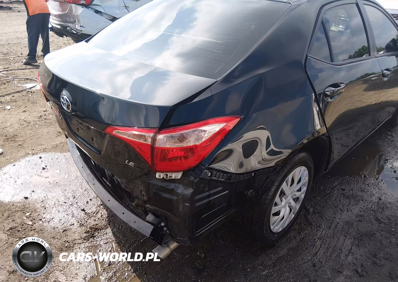 2019 Toyota Corolla Le VIN:5YFBURHE6KP876744 - 14