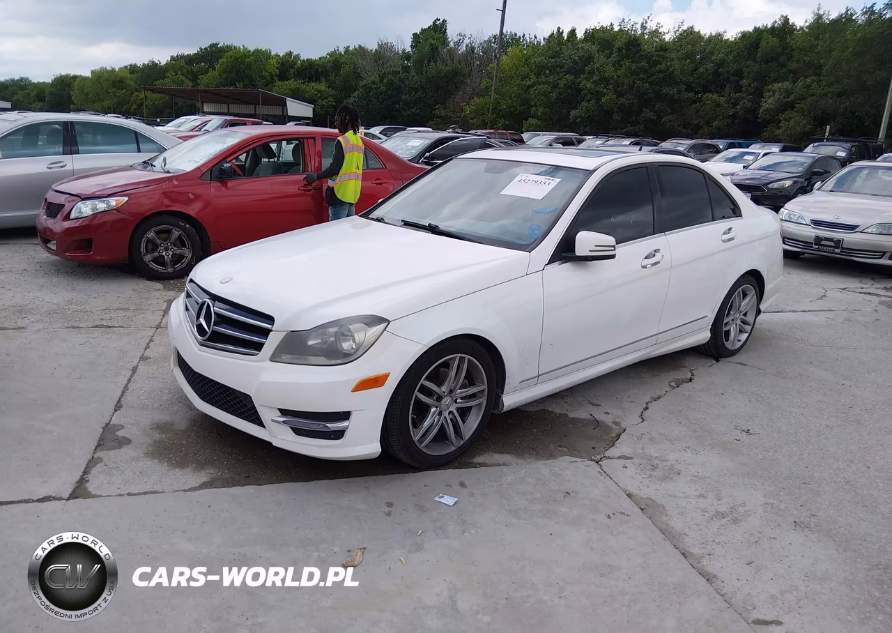 2014 Mercedes-Benz C 250 Sport VIN:WDDGF4HB3ER313515 - 2
