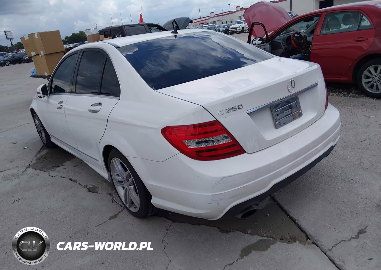 2014 Mercedes-Benz C 250 Sport VIN:WDDGF4HB3ER313515 - 3