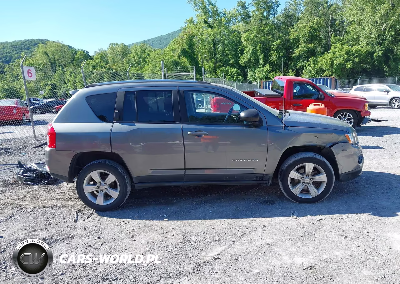 2013 Jeep Compass Latitude VIN:1C4NJDEB1DD207578 - 13
