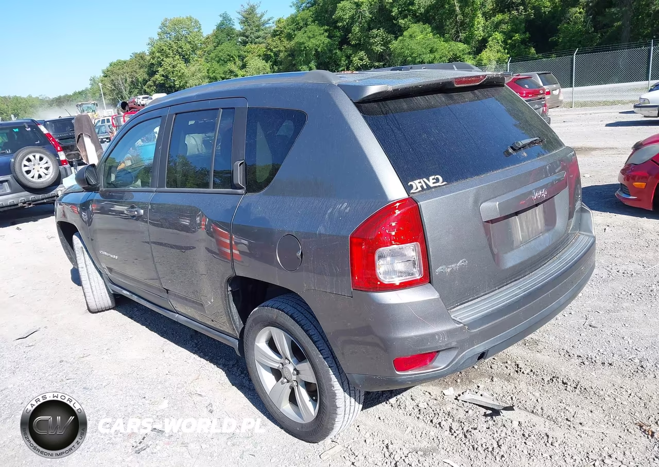 2013 Jeep Compass Latitude VIN:1C4NJDEB1DD207578 - 3
