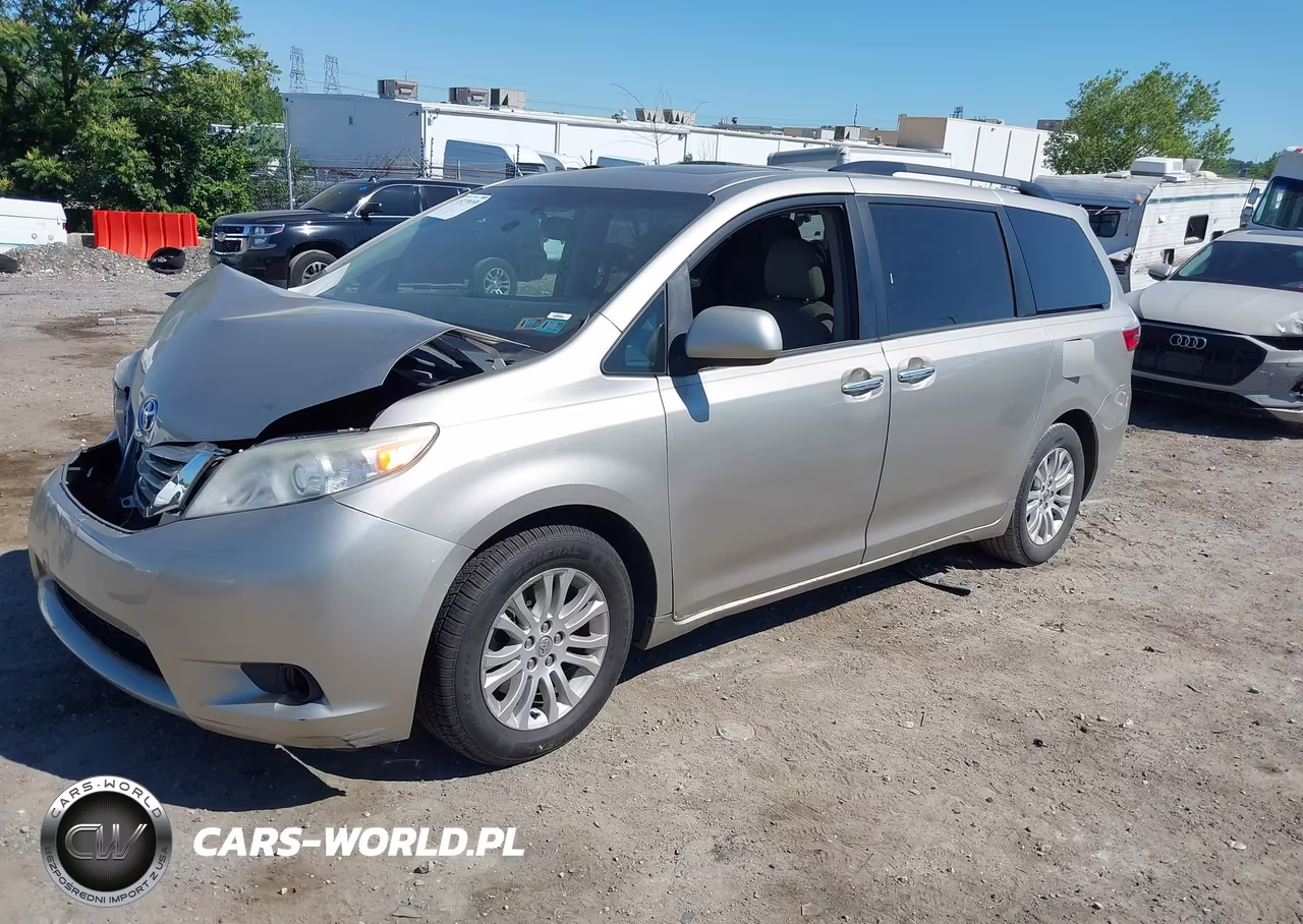 2015 Toyota Sienna Xle 8 Passenger VIN:5TDYK3DC1FS690138 - 2