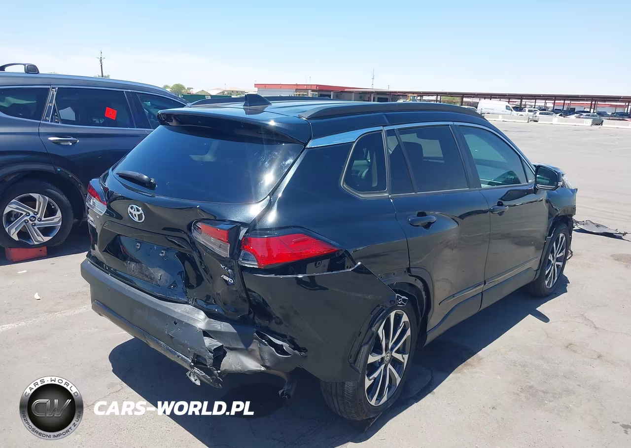 2022 Toyota Corolla Cross Xle VIN:7MUDAABGXNV021706 - 4