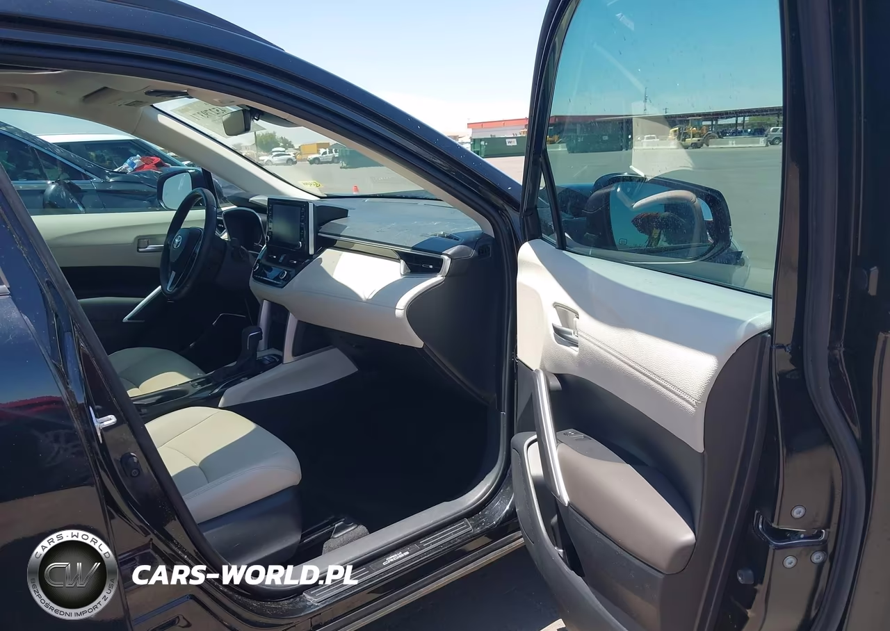 2022 Toyota Corolla Cross Xle VIN:7MUDAABGXNV021706 - 5