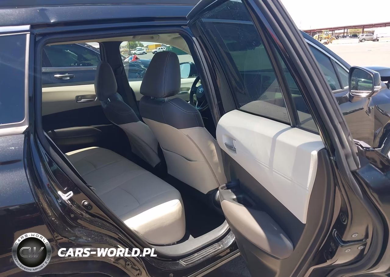 2022 Toyota Corolla Cross Xle VIN:7MUDAABGXNV021706 - 8
