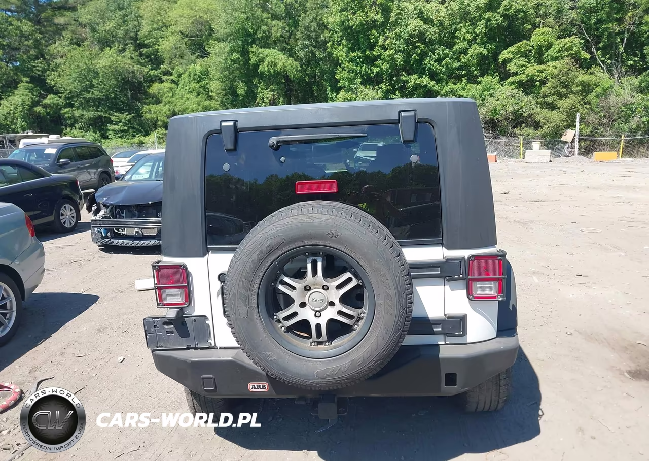 2010 Jeep Wrangler Unlimited Rubicon VIN:1J4BA6H19AL219782 - 16