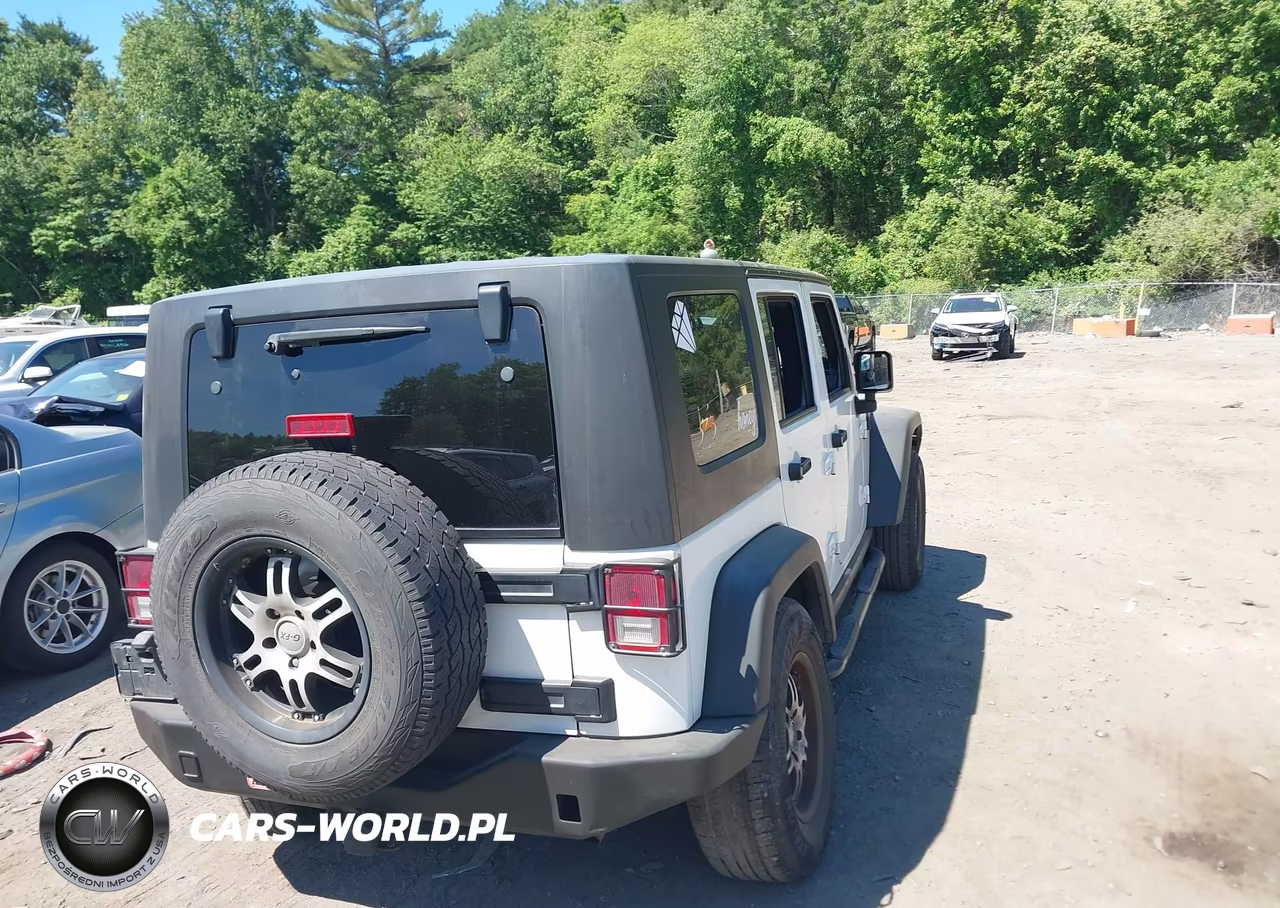 2010 Jeep Wrangler Unlimited Rubicon VIN:1J4BA6H19AL219782 - 4