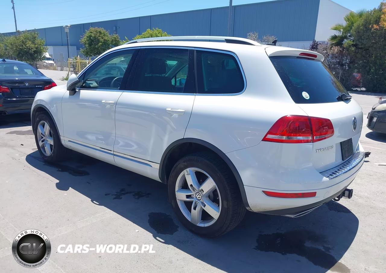 2014 Volkswagen Touareg Tdi Lux VIN:WVGEP9BP0ED013293 - 3