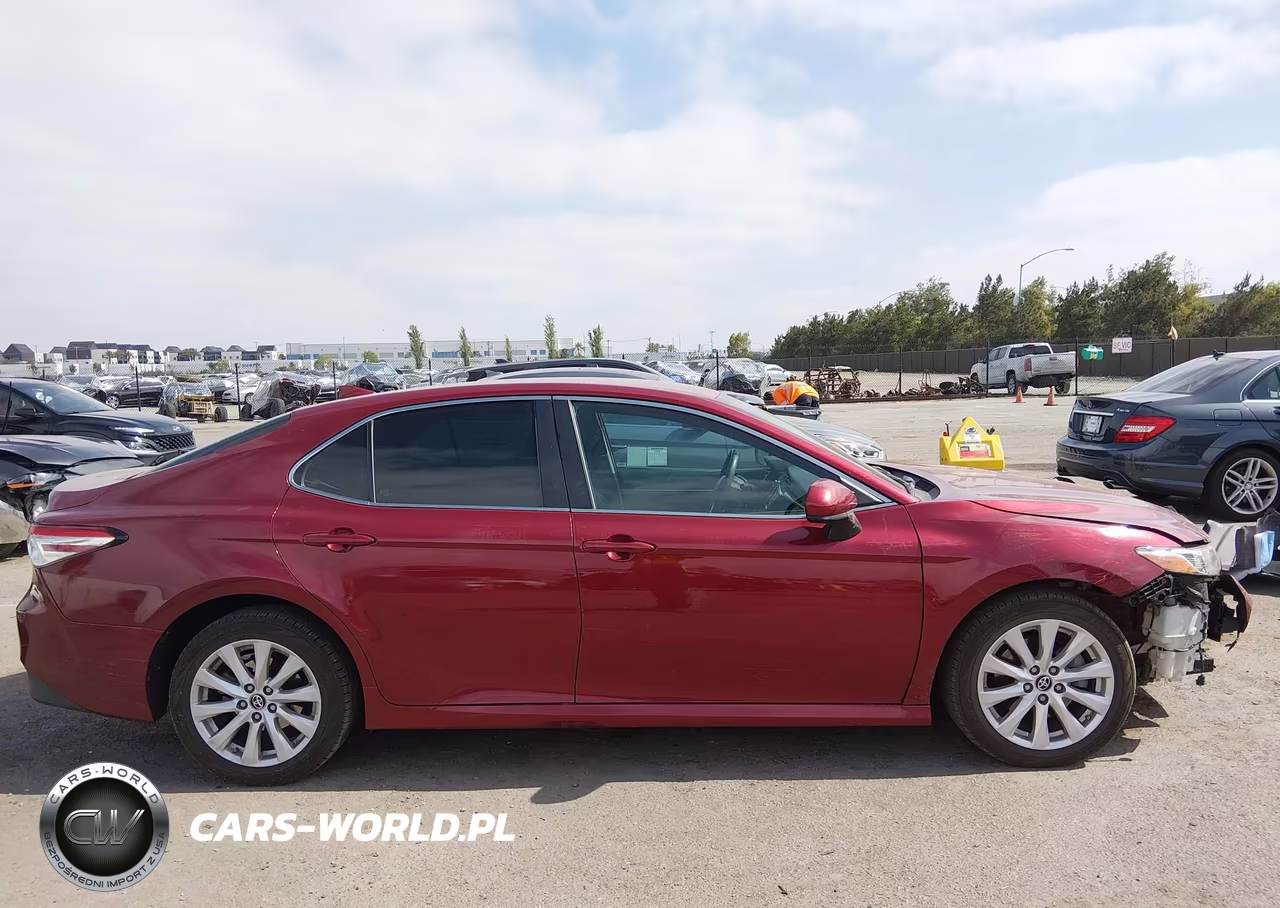 2019 Toyota Camry Le VIN:4T1B11HK8KU739335 - 13