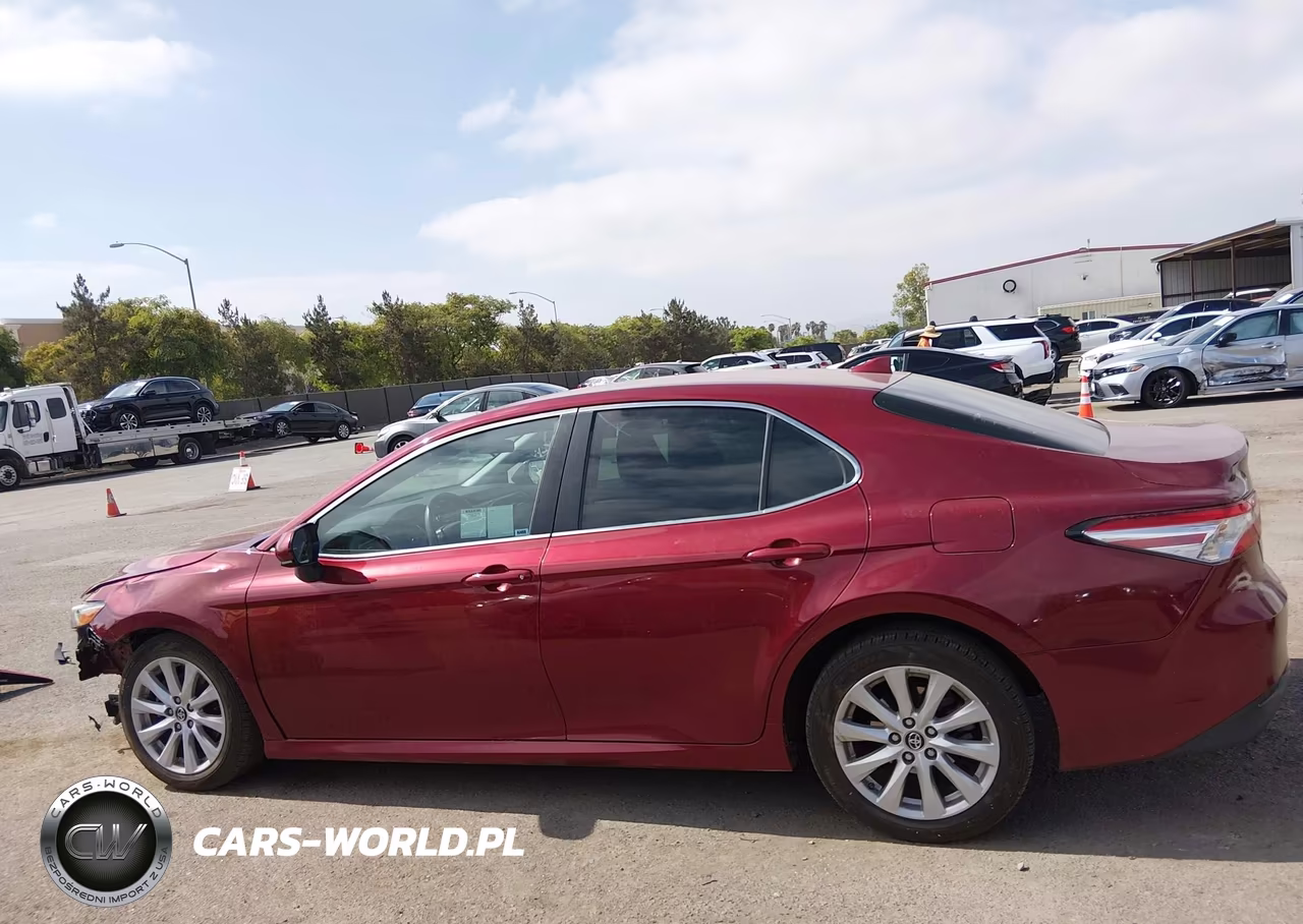 2019 Toyota Camry Le VIN:4T1B11HK8KU739335 - 14