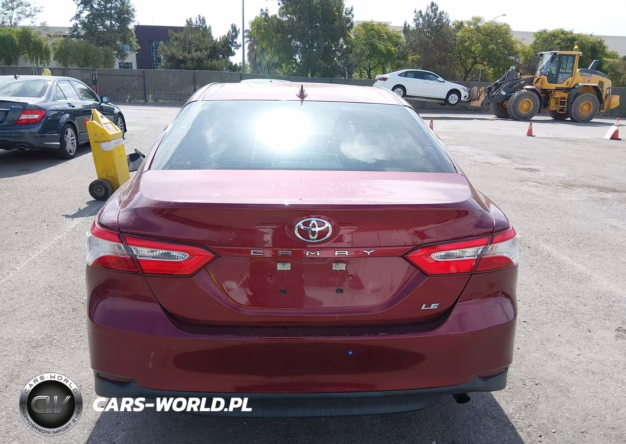 2019 Toyota Camry Le VIN:4T1B11HK8KU739335 - 16