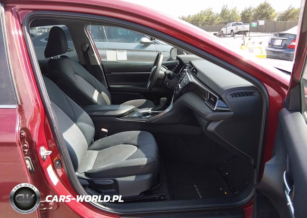 2019 Toyota Camry Le VIN:4T1B11HK8KU739335 - 5