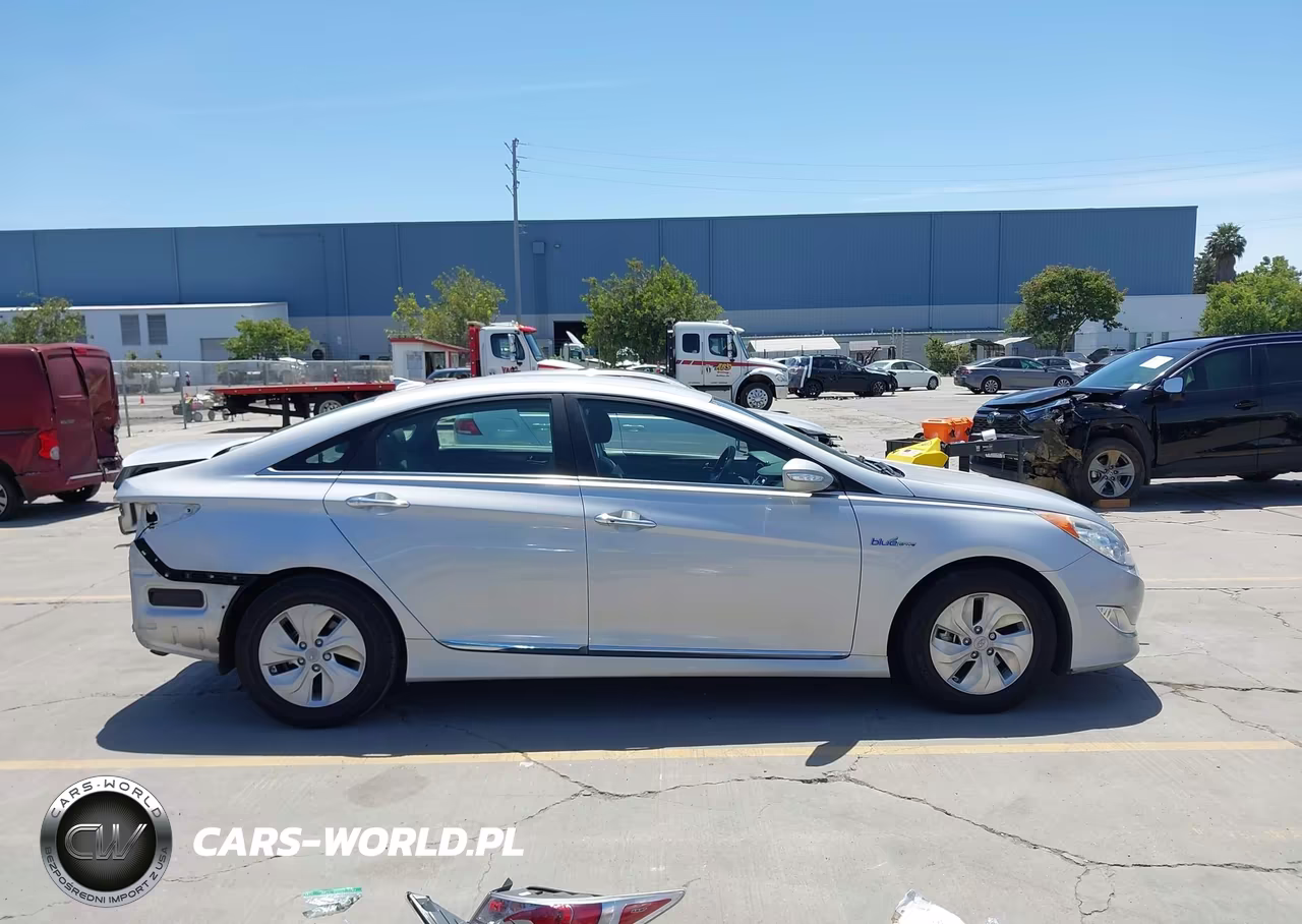 2015 Hyundai Sonata Hybrid VIN:KMHEC4A42FA138692 - 14