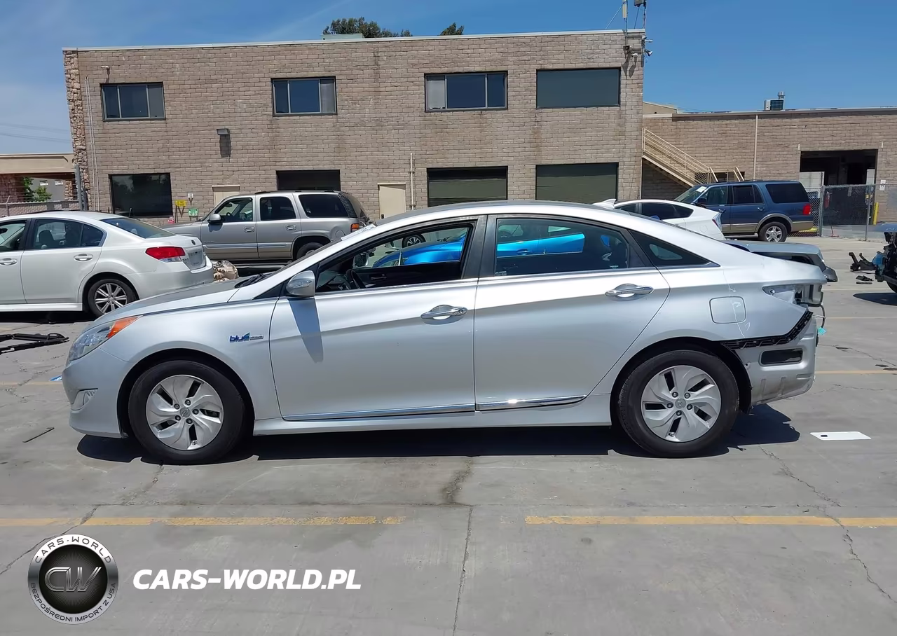 2015 Hyundai Sonata Hybrid VIN:KMHEC4A42FA138692 - 15