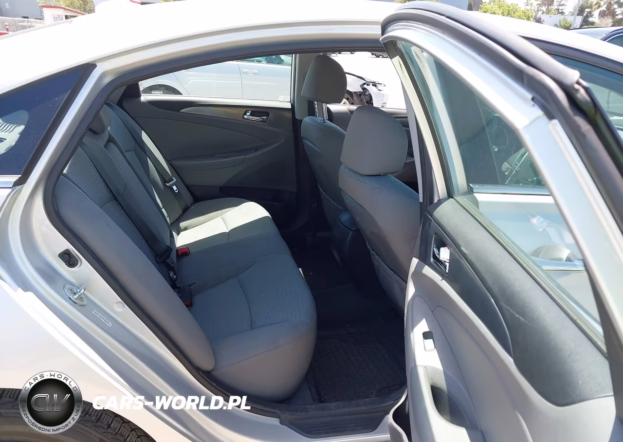 2015 Hyundai Sonata Hybrid VIN:KMHEC4A42FA138692 - 8