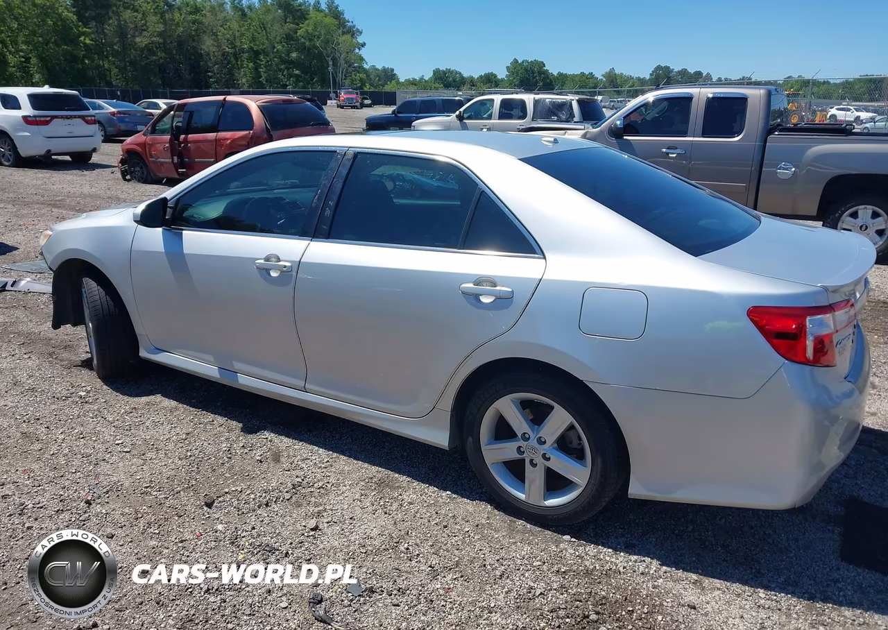 2014 Toyota Camry Se VIN:4T1BF1FK1EU754977 - 3