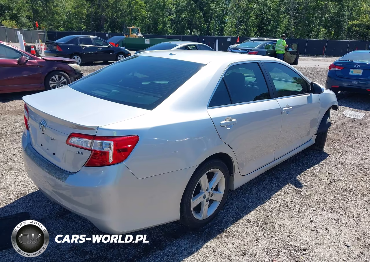 2014 Toyota Camry Se VIN:4T1BF1FK1EU754977 - 4
