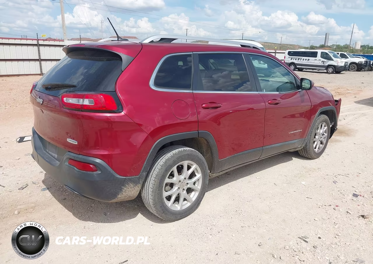 2015 Jeep Cherokee Latitude VIN:1C4PJLCB4FW601881 - 4