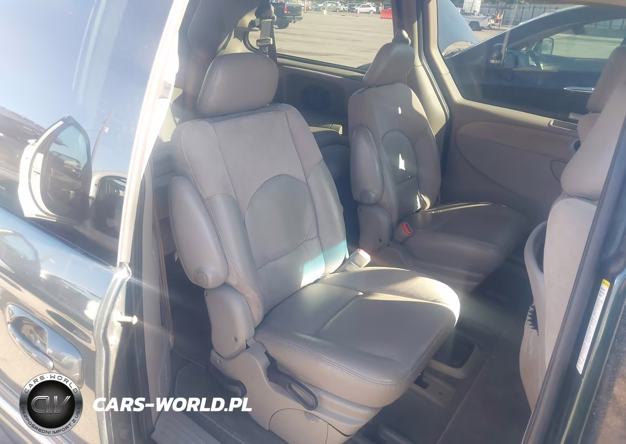 2001 Chrysler Town & Country VIN:2C8GP64L51R145848 - 8