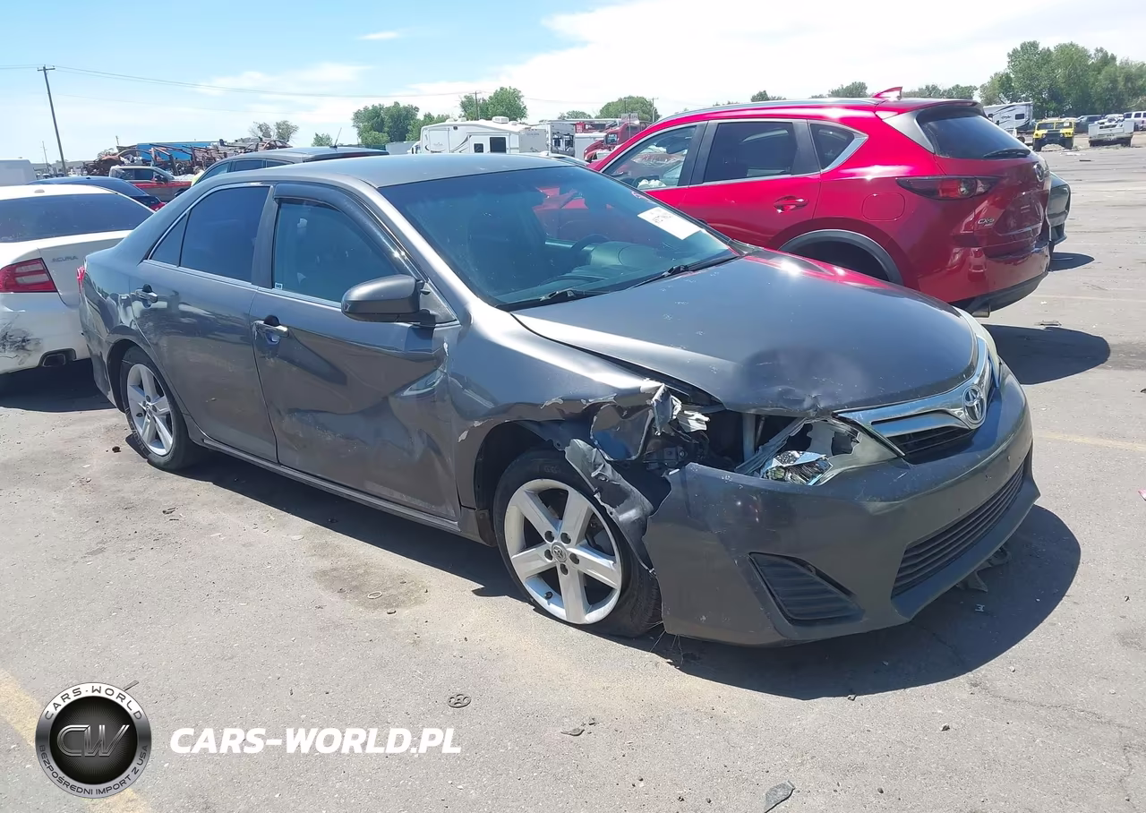 2013 Toyota Camry Le – zdjęcie 1 z 16
