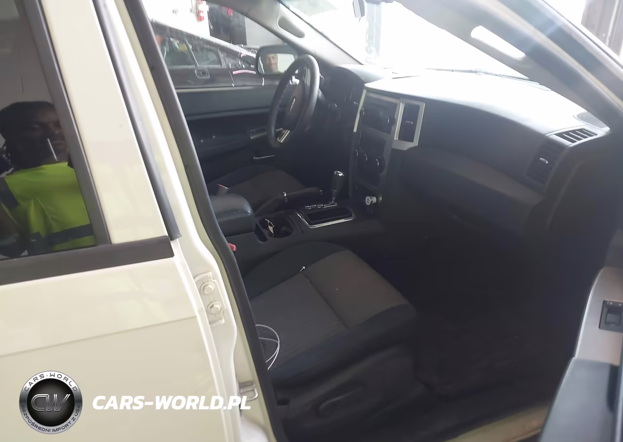 2010 Jeep Grand Cherokee Laredo VIN:1J4PR4GK3AC160533 - 5
