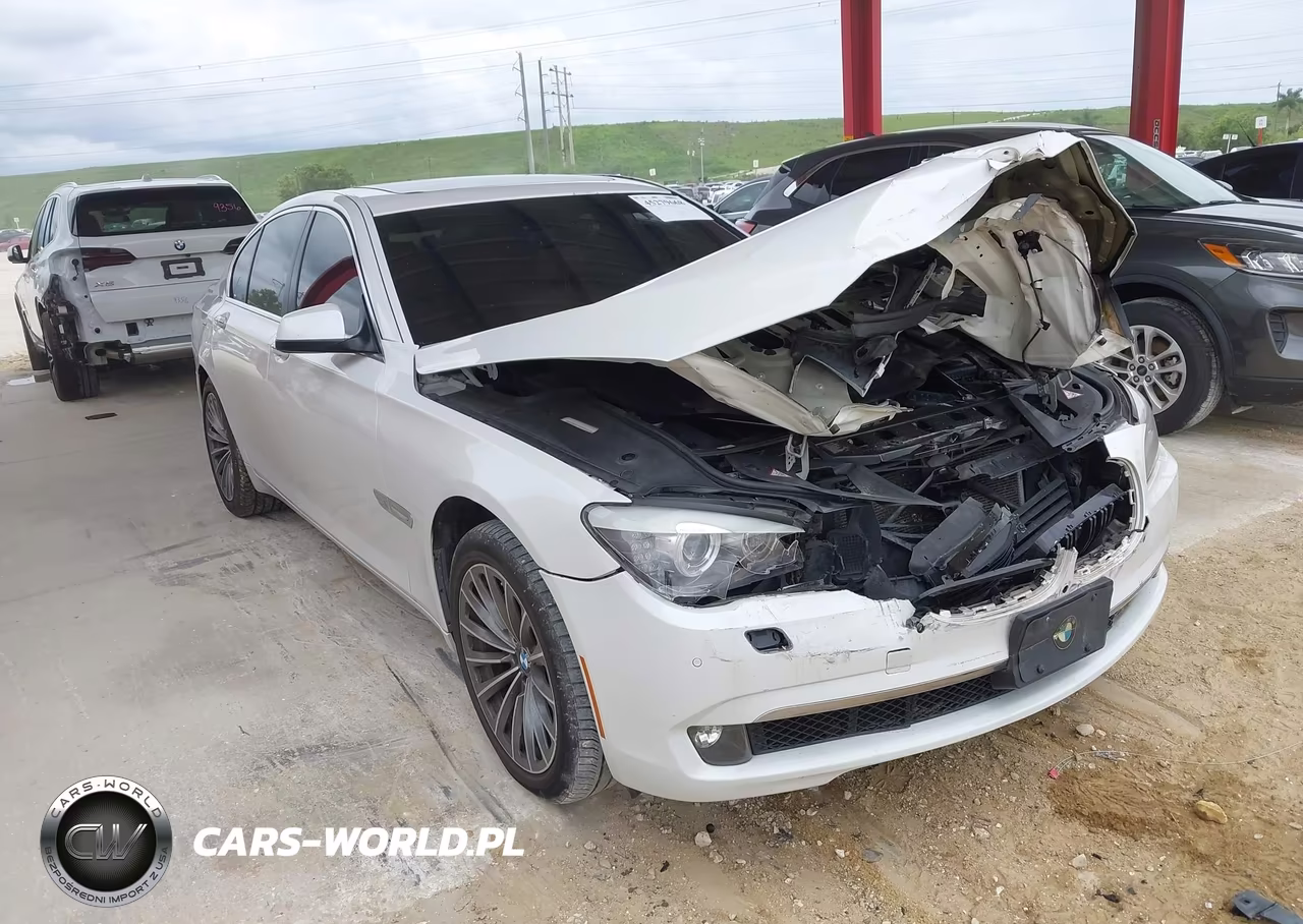2012 BMW 740I