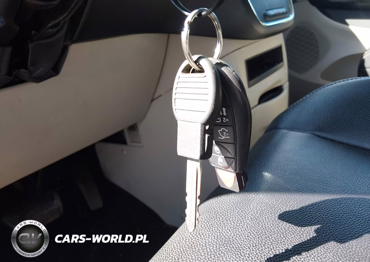 2012 Chrysler Town & Country Touring VIN:2C4RC1BG2CR306884 - 11