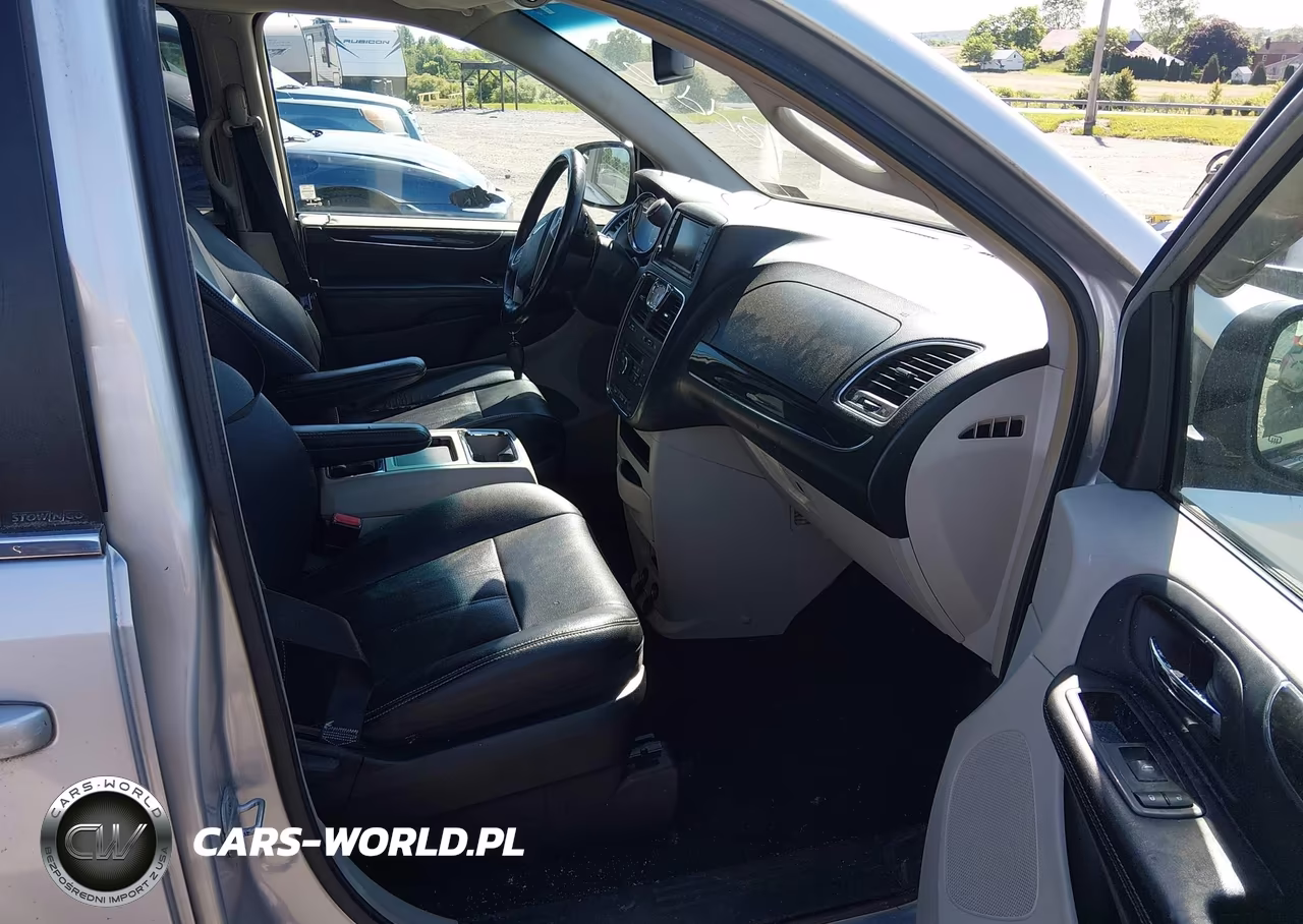 2012 Chrysler Town & Country Touring VIN:2C4RC1BG2CR306884 - 5