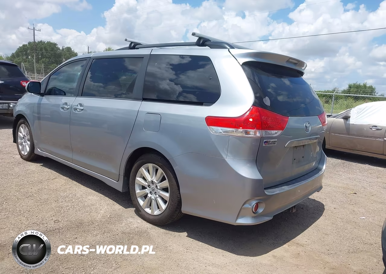 2015 Toyota Sienna Se 8 Passenger VIN:5TDXK3DC1FS615970 - 3