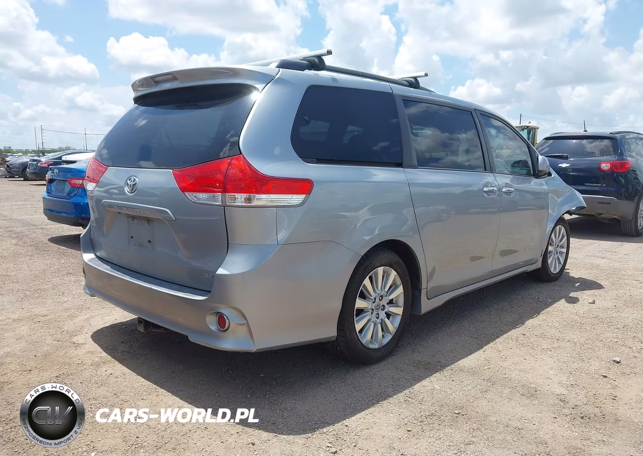 2015 Toyota Sienna Se 8 Passenger VIN:5TDXK3DC1FS615970 - 4