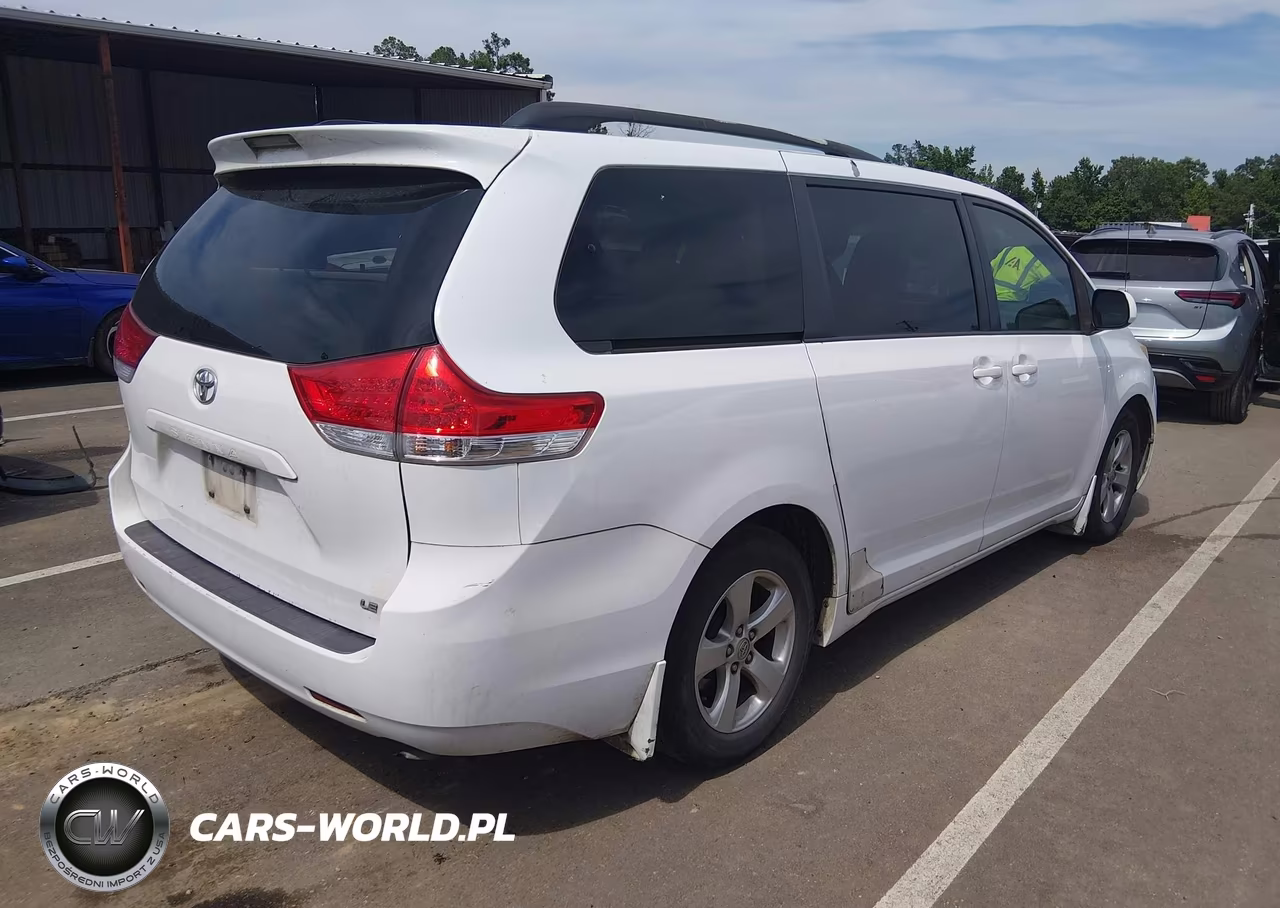 2013 Toyota Sienna Le V6 8 Passenger VIN:5TDKK3DC6DS345920 - 4