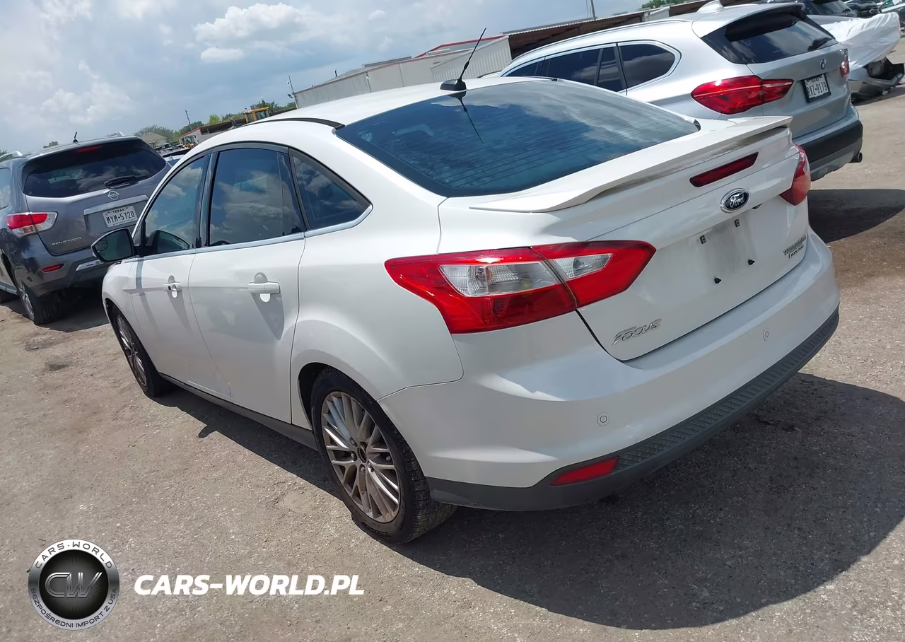 2014 Ford Focus Titanium VIN:1FADP3J24EL108695 - 3
