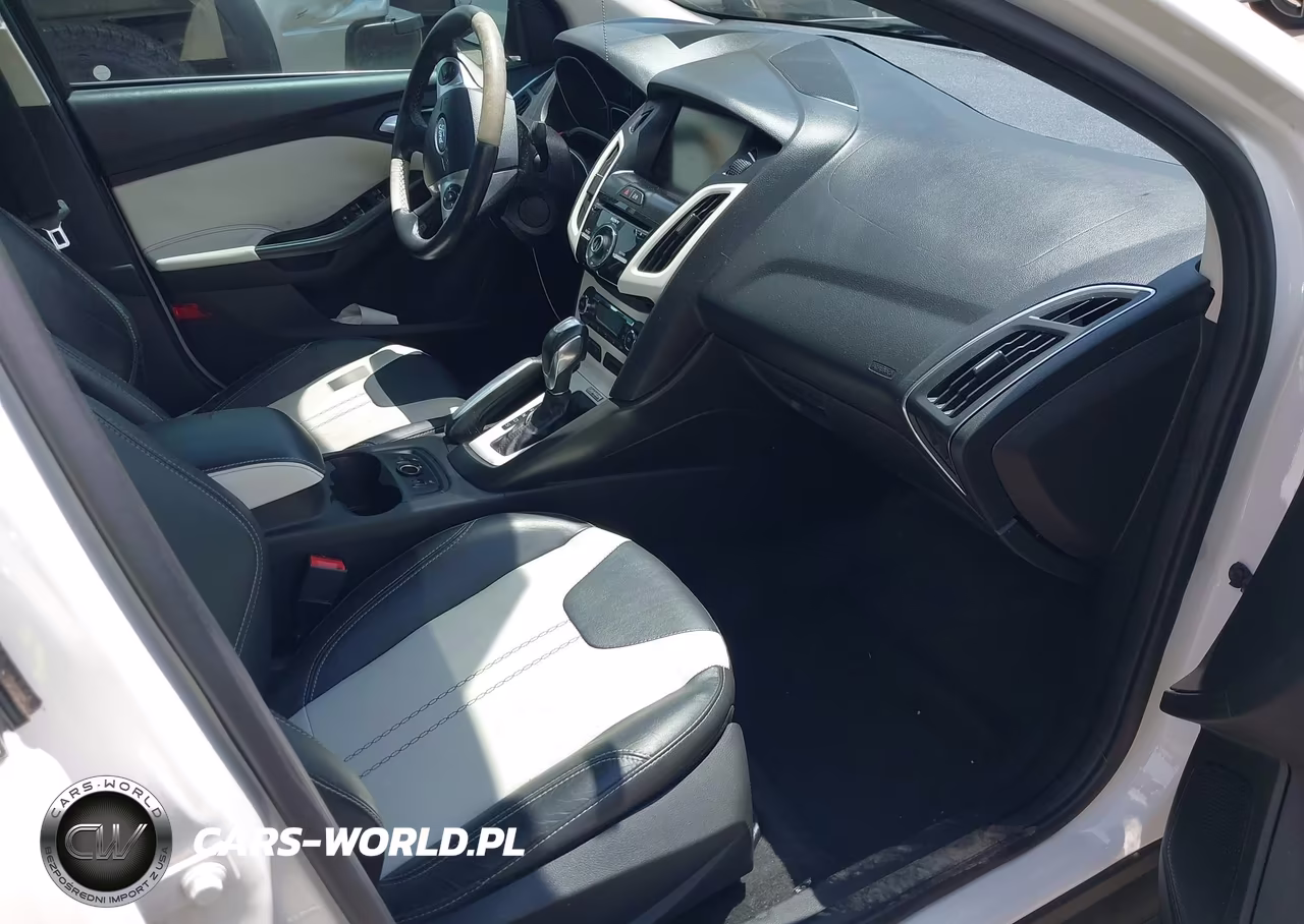 2014 Ford Focus Titanium VIN:1FADP3J24EL108695 - 5