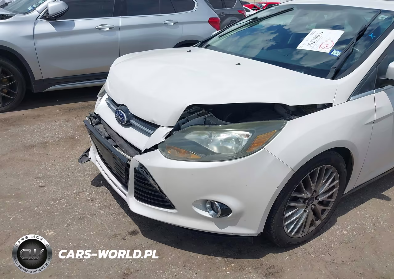 2014 Ford Focus Titanium VIN:1FADP3J24EL108695 - 6